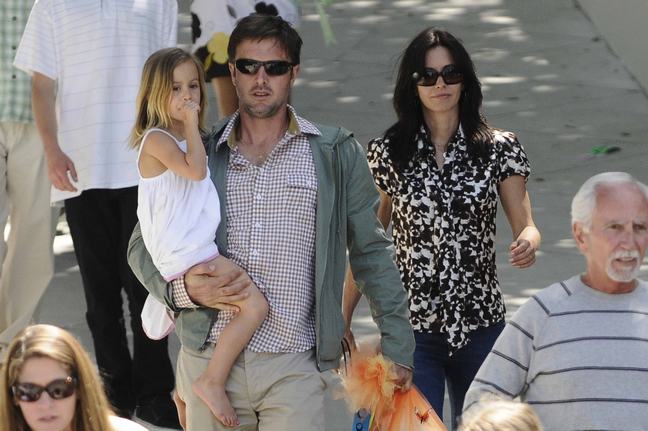 Courteney Cox, black and white top, sunglasses, jeans, David Arquette, Coco